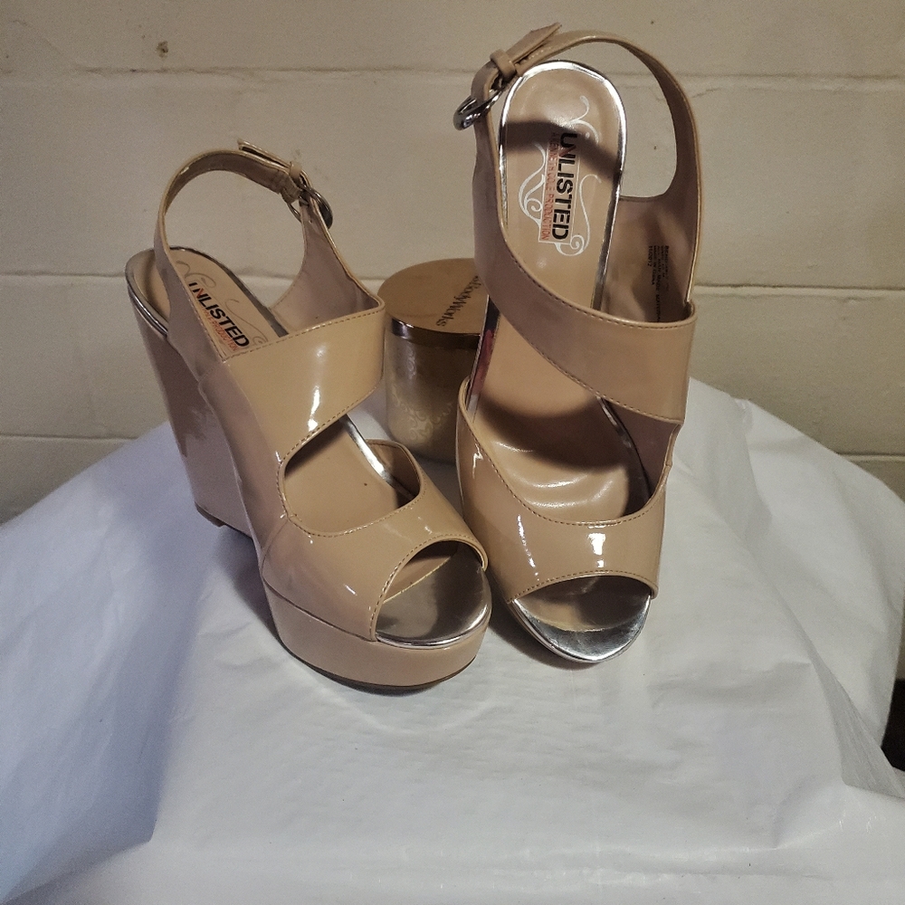 Shoe
